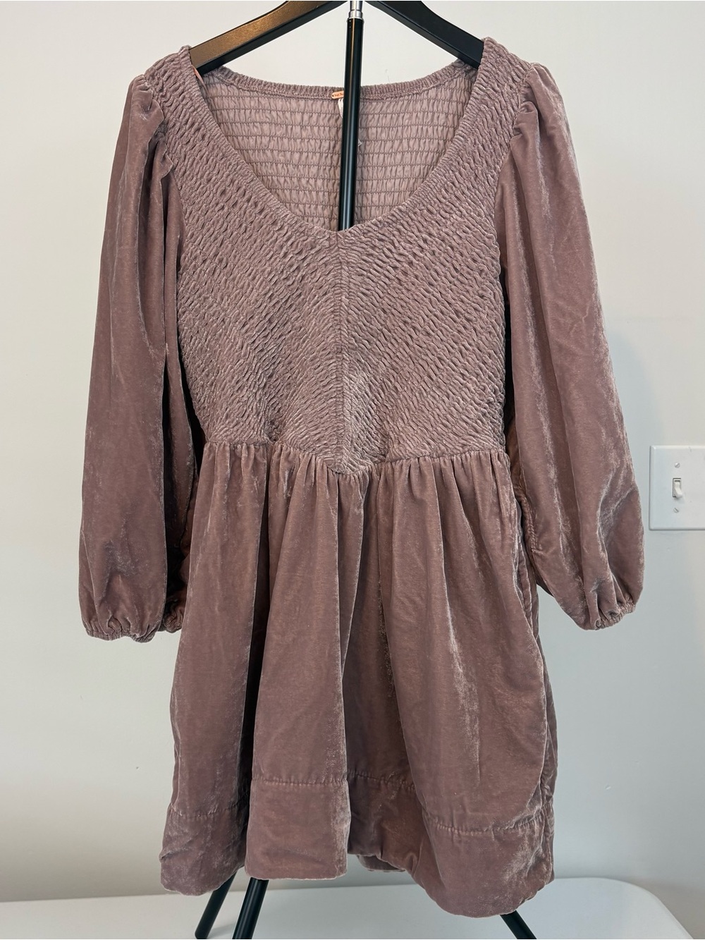 Free People Farrier Velvet Mini Dress Mauve Pink Balloon Sleeve Smocked Size XS